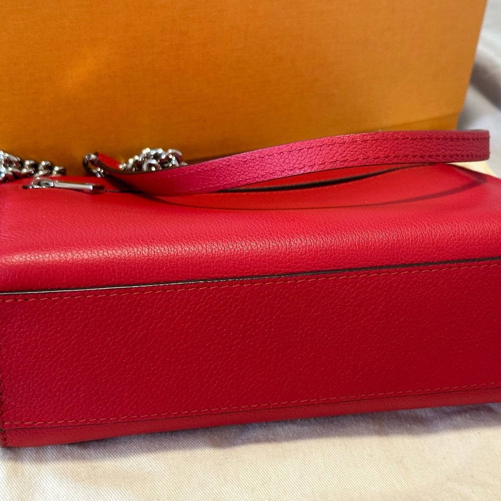 Louis Vuitton Taurillon Leather Lockme Chain BB (ONLY PLATFORM TRANSACTIONS) - Picture 2 of 9